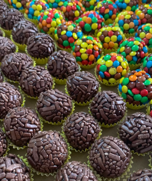 Doces finos variados